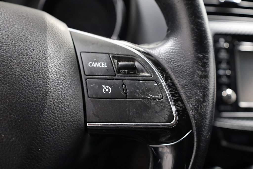 Thumbnail: 2016 Mitsubishi Outlander Sport - 30