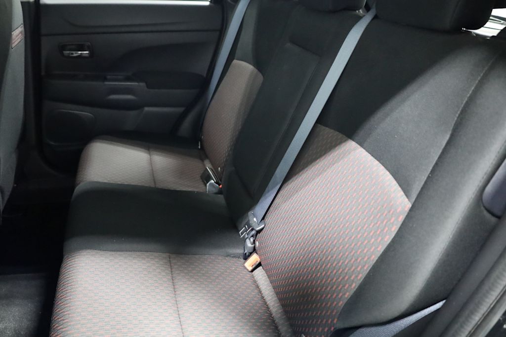 Thumbnail: 2016 Mitsubishi Outlander Sport - 13