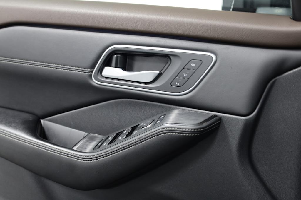 2023 Nissan Rogue Platinum 25