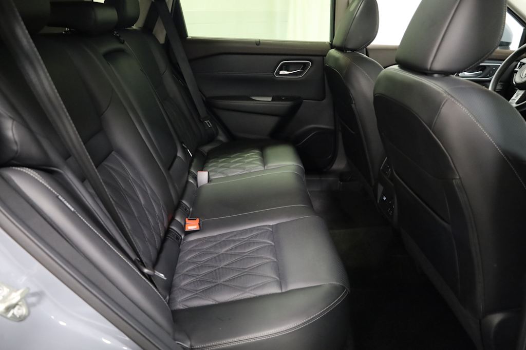 2023 Nissan Rogue Platinum 38