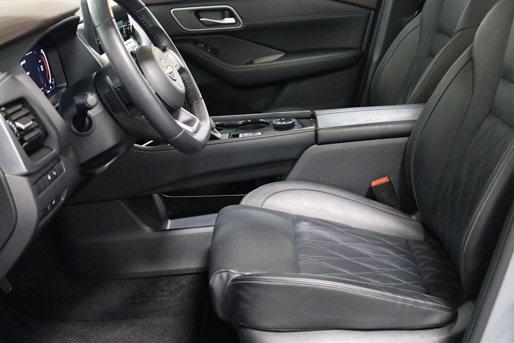2023 Nissan Rogue Platinum 11