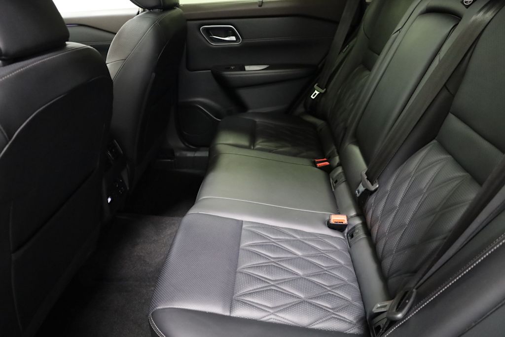 2023 Nissan Rogue Platinum 13