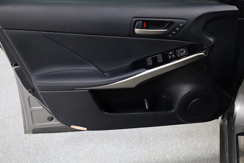 2019 Lexus IS 300 26