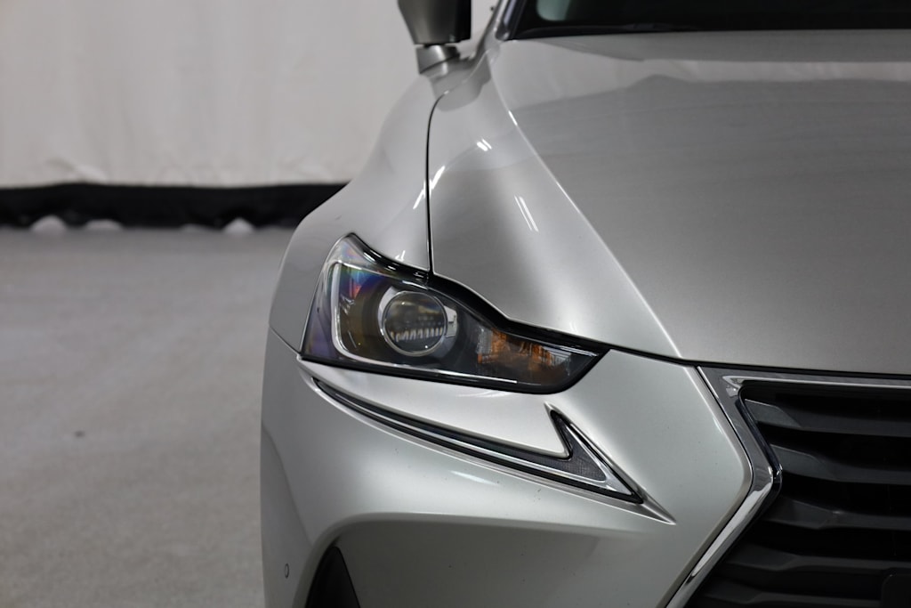2019 Lexus IS 300 17