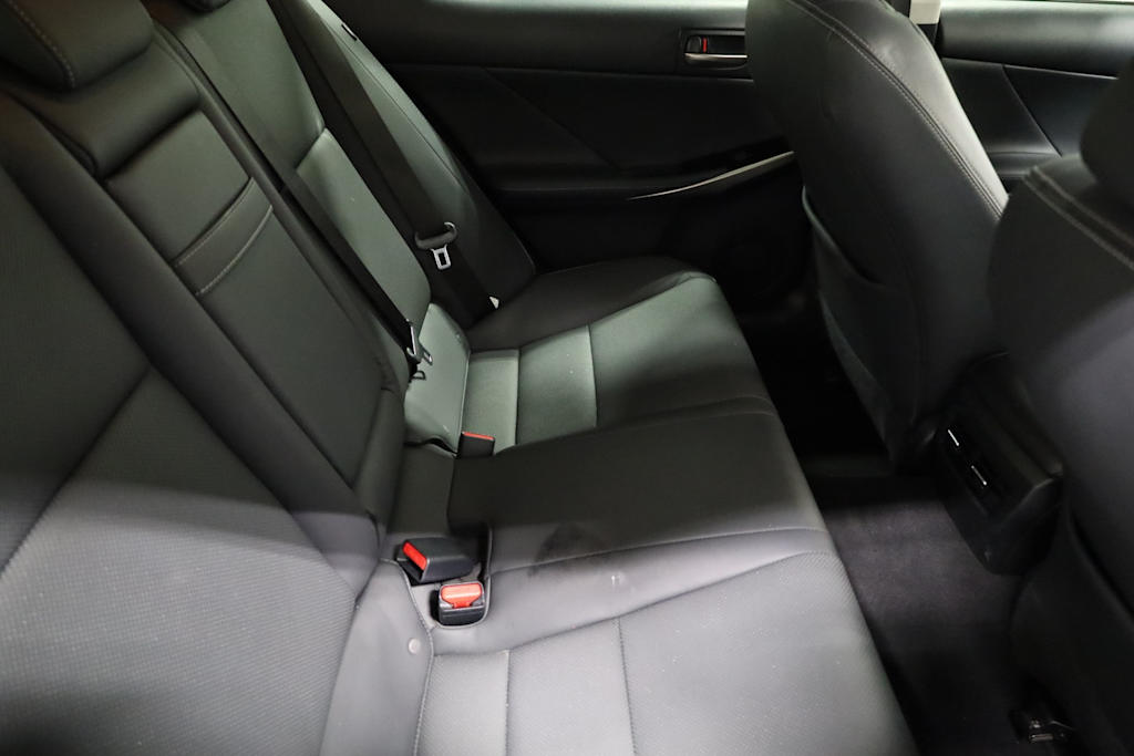 2019 Lexus IS 300 37