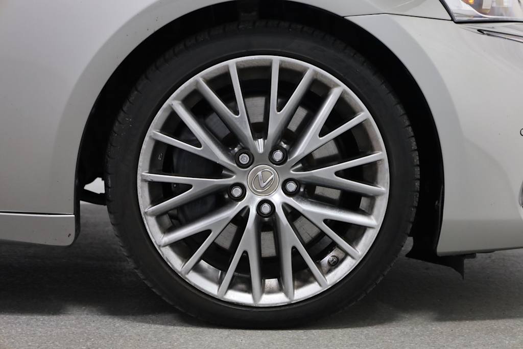 2019 Lexus IS 300 24