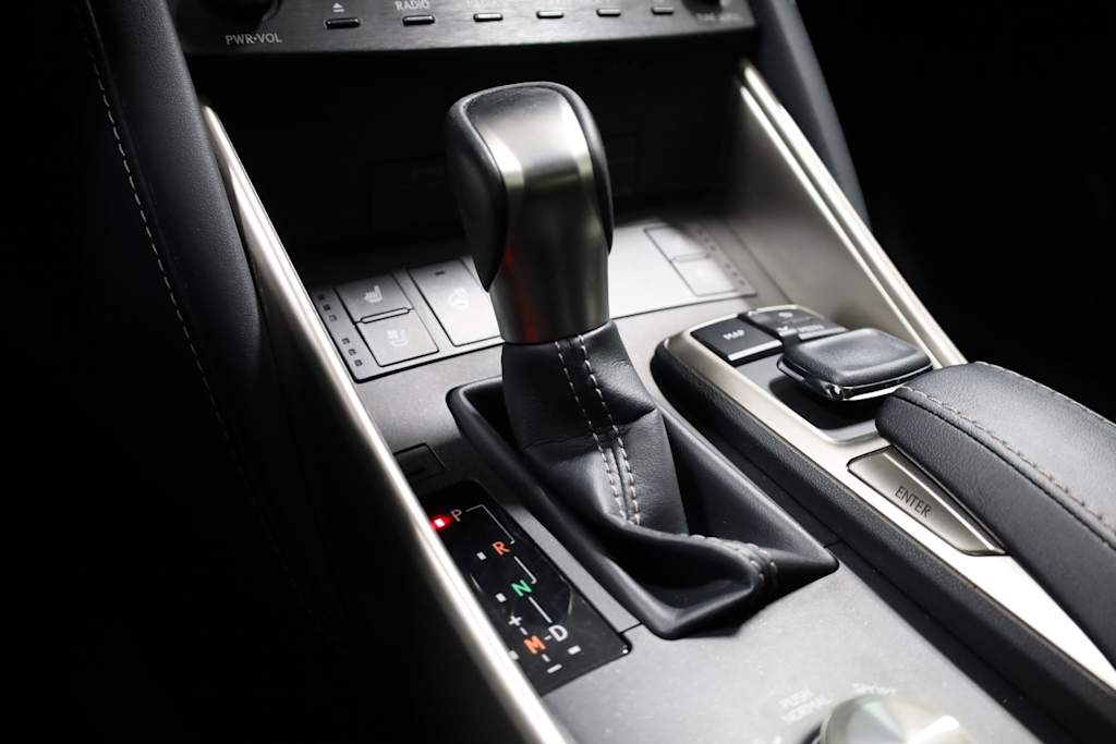 2019 Lexus IS 300 32