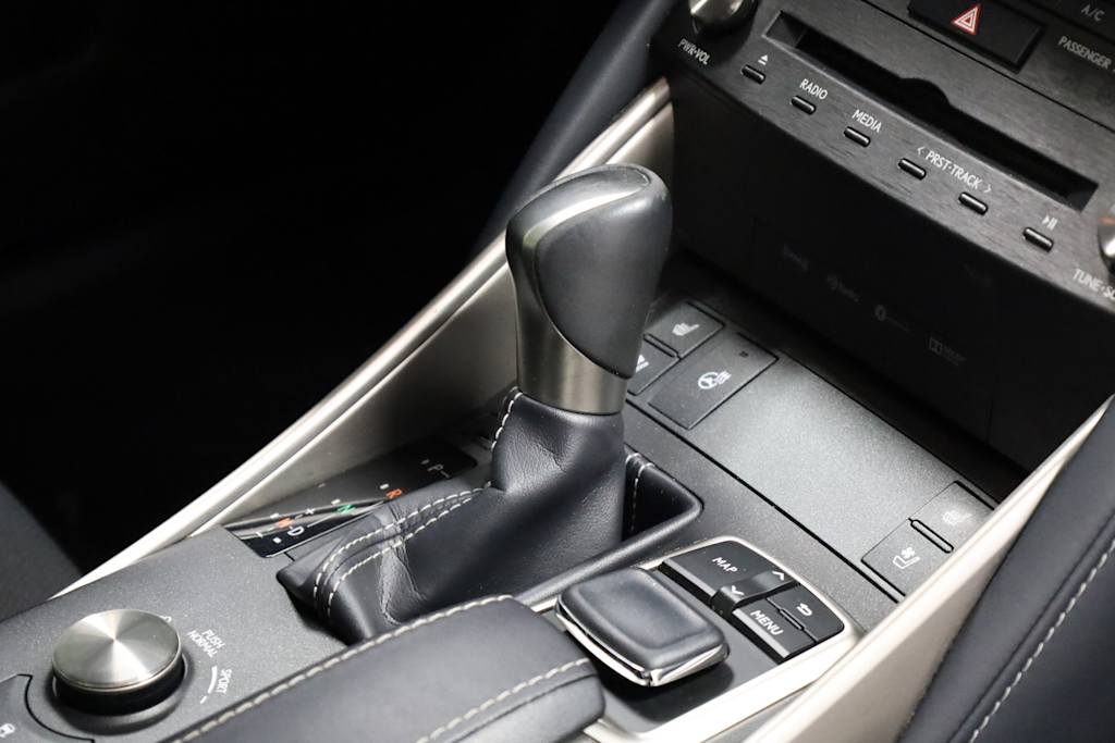 2019 Lexus IS 300 28