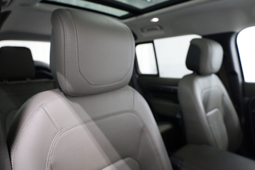 Thumbnail: 2020 Land Rover Defender - 37