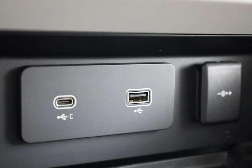 Thumbnail: 2020 Land Rover Defender - 44