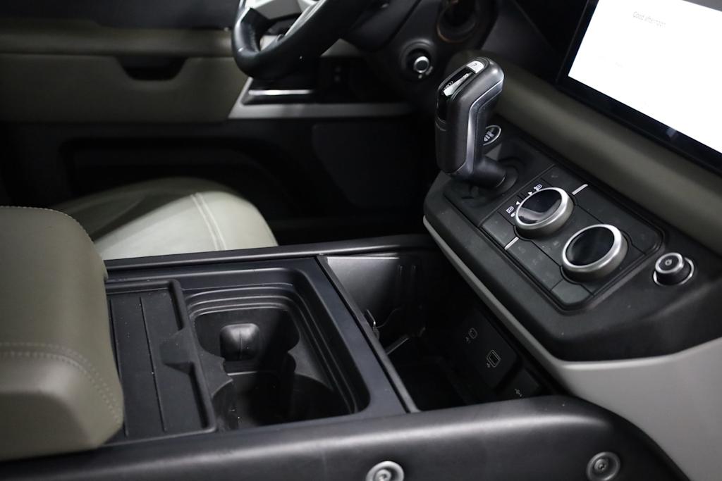 Thumbnail: 2020 Land Rover Defender - 17