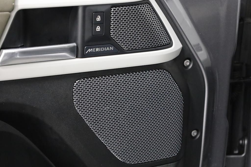 Thumbnail: 2020 Land Rover Defender - 34