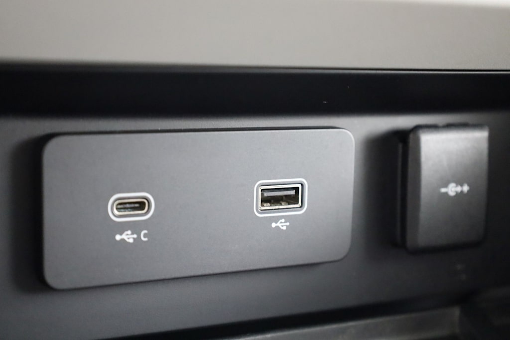 Thumbnail: 2020 Land Rover Defender - 36