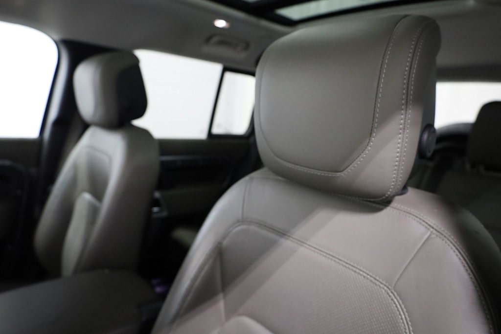 Thumbnail: 2020 Land Rover Defender - 27