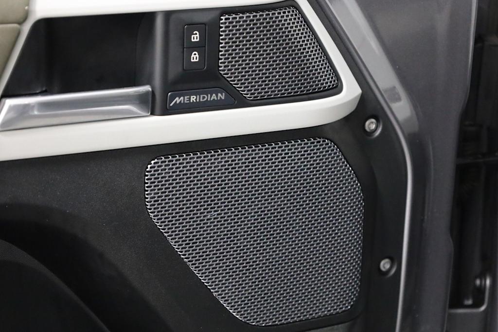 Thumbnail: 2020 Land Rover Defender - 26