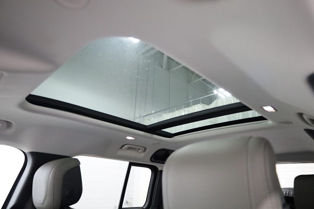 Thumbnail: 2020 Land Rover Defender - 28