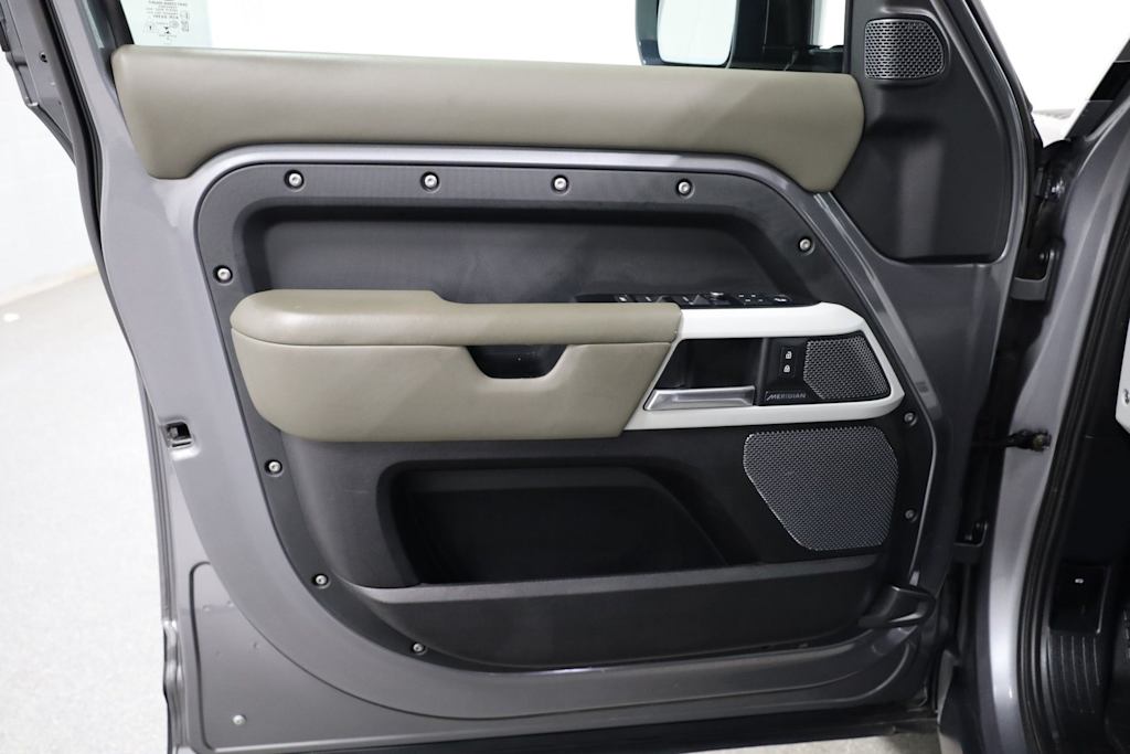 Thumbnail: 2020 Land Rover Defender - 25