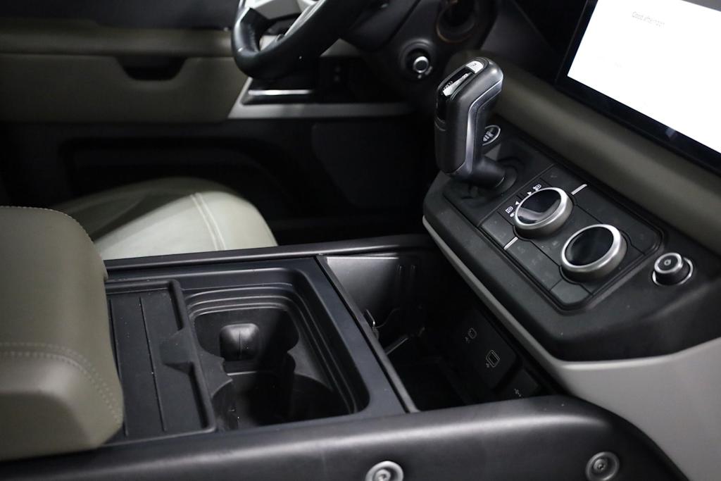 Thumbnail: 2020 Land Rover Defender - 16