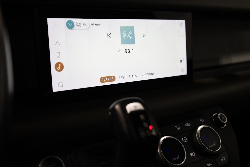 Thumbnail: 2020 Land Rover Defender - 35