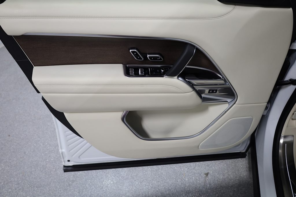 Thumbnail: 2023 Land Rover Range Rover - 25