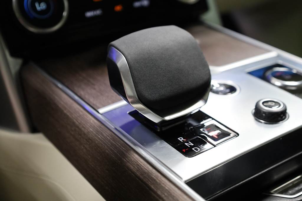 Thumbnail: 2023 Land Rover Range Rover - 32