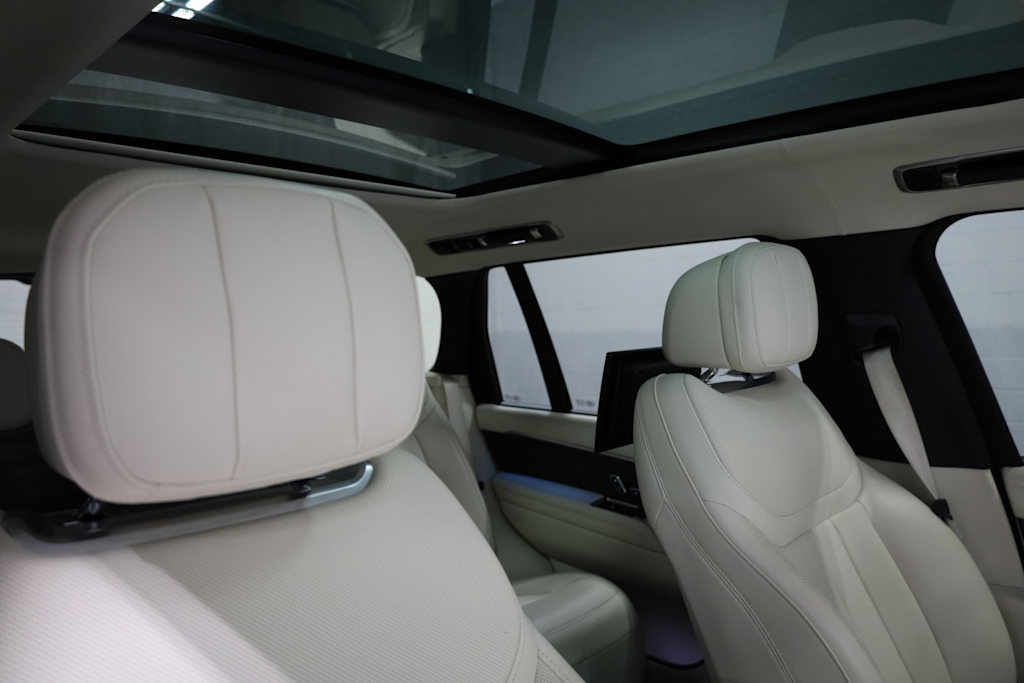 Thumbnail: 2023 Land Rover Range Rover - 28