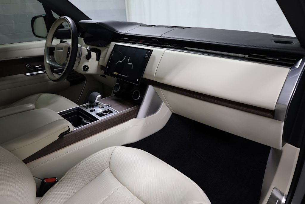 Thumbnail: 2023 Land Rover Range Rover - 8