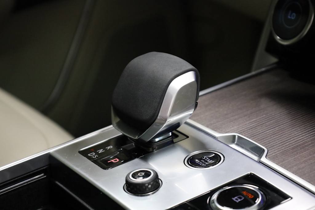 Thumbnail: 2023 Land Rover Range Rover - 27