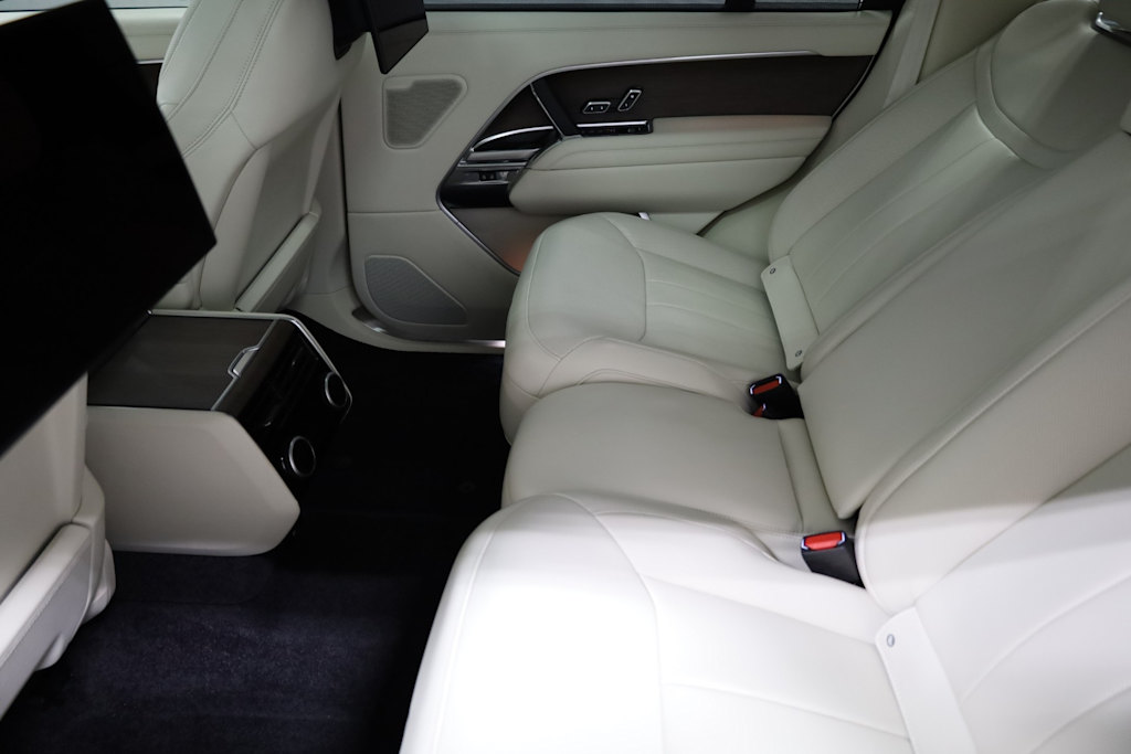 Thumbnail: 2023 Land Rover Range Rover - 11