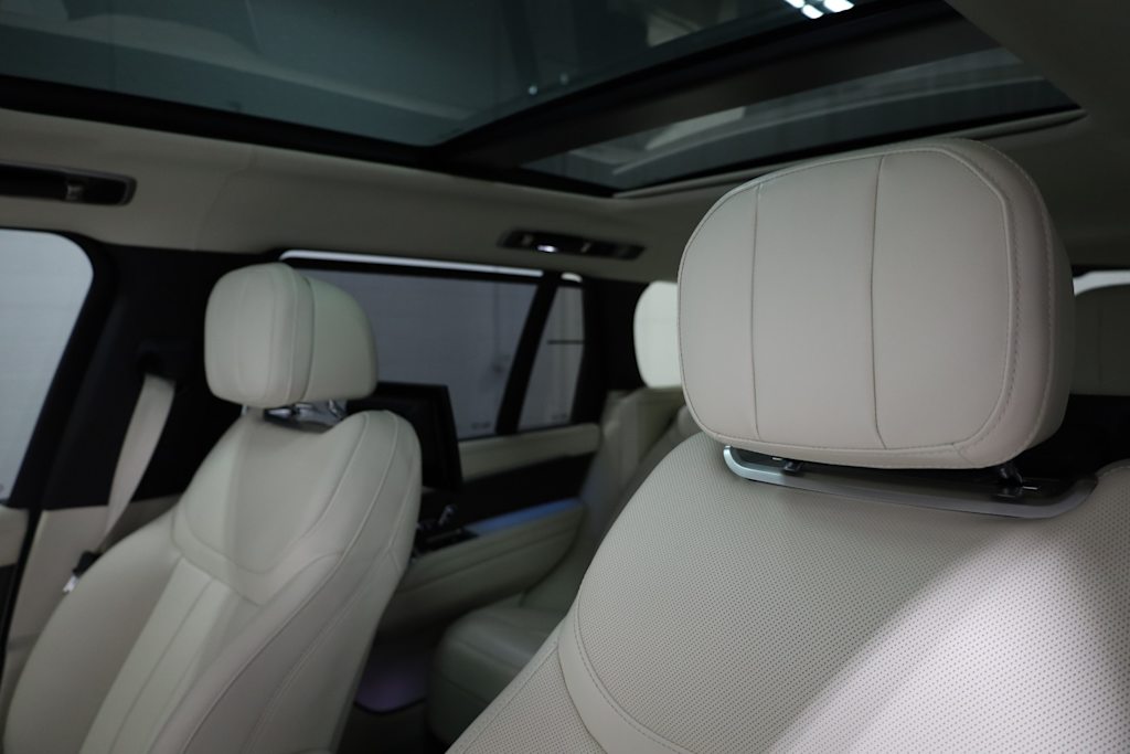 Thumbnail: 2023 Land Rover Range Rover - 10