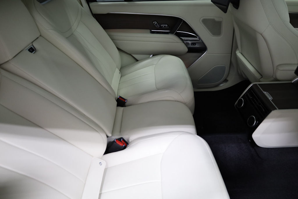 Thumbnail: 2023 Land Rover Range Rover - 36