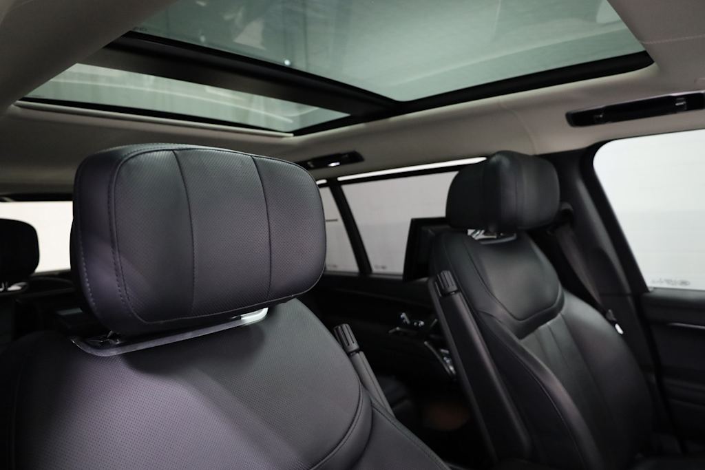 Thumbnail: 2023 Land Rover Range Rover - 28