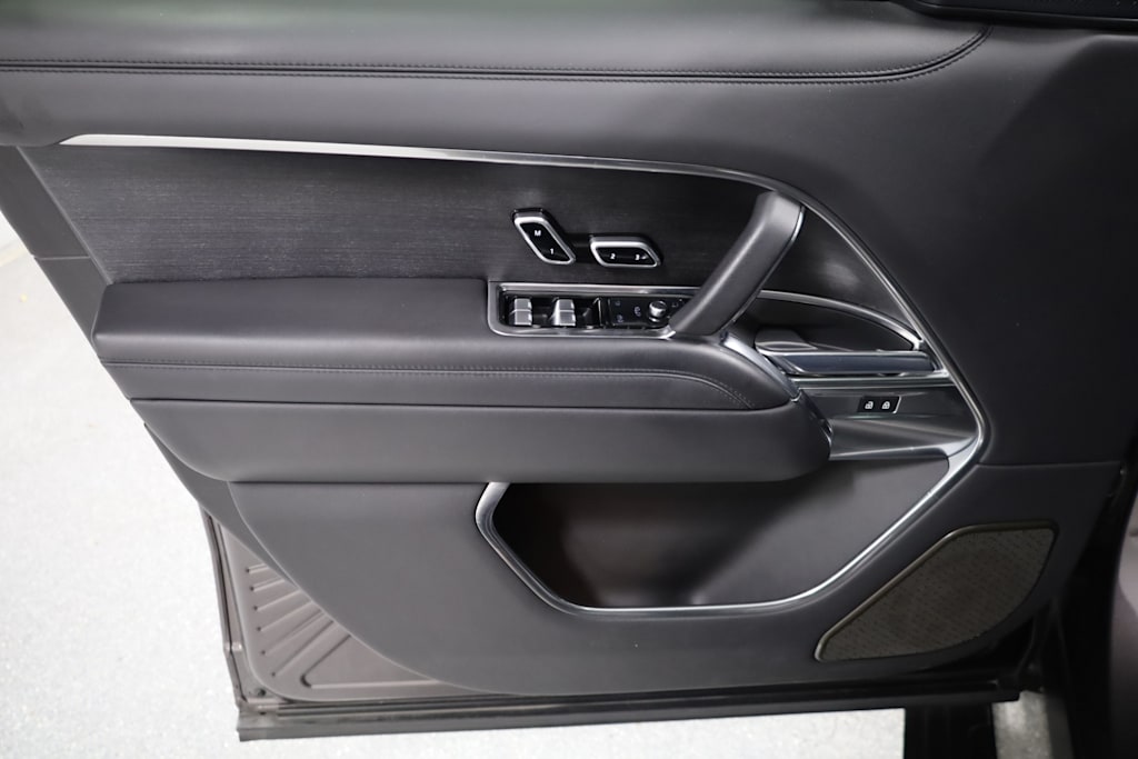 Thumbnail: 2023 Land Rover Range Rover - 25