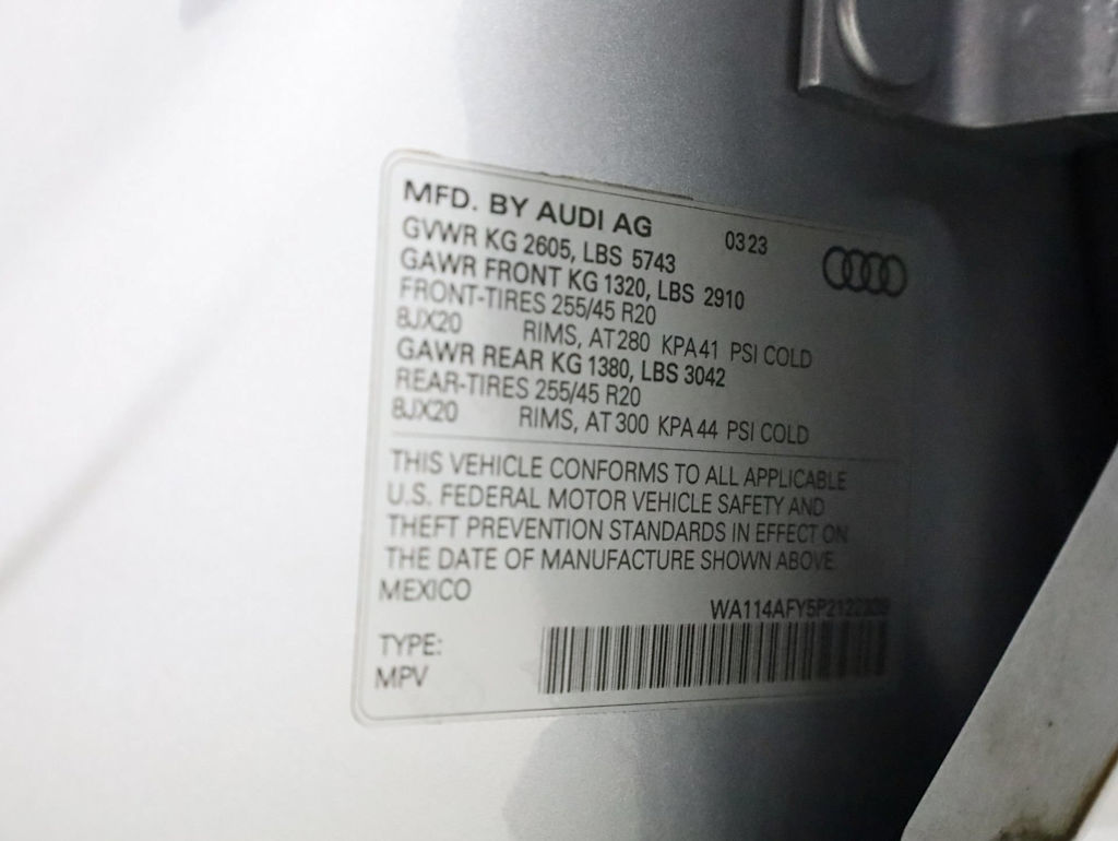 Thumbnail: 2023 Audi SQ5 - 21