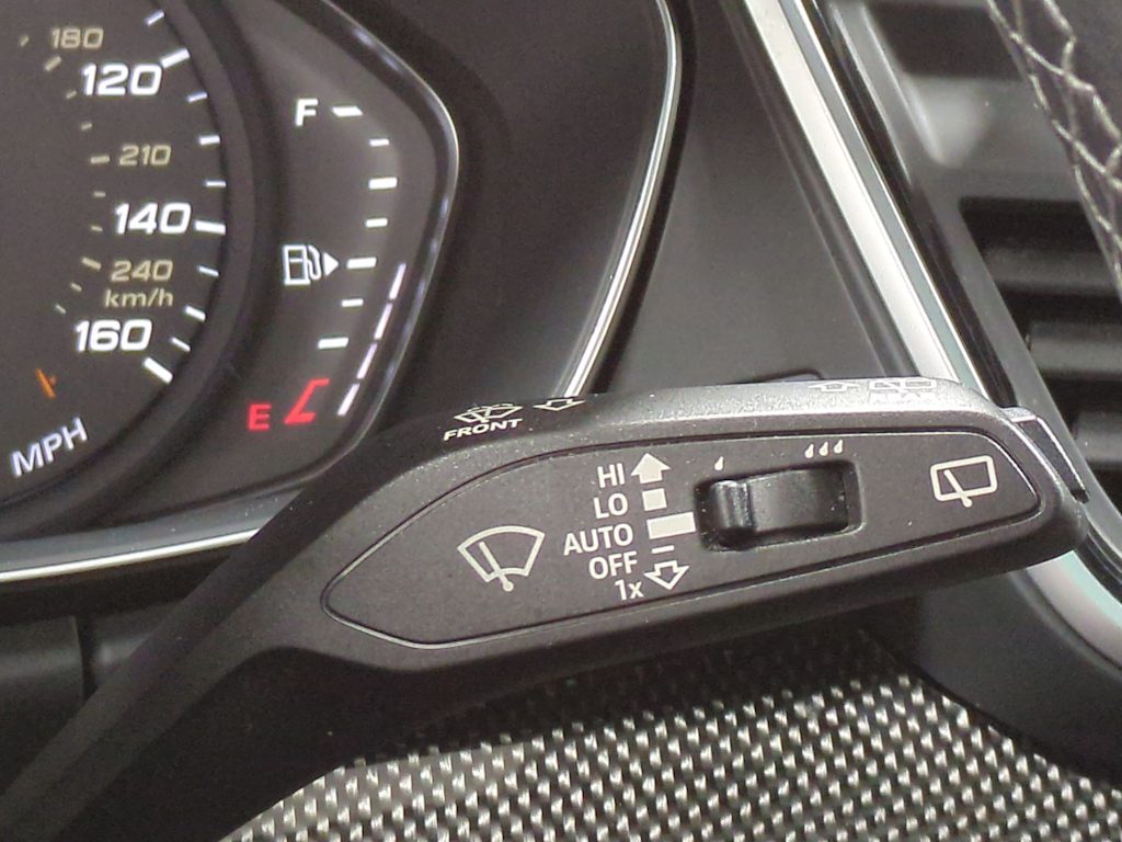 Thumbnail: 2023 Audi SQ5 - 32