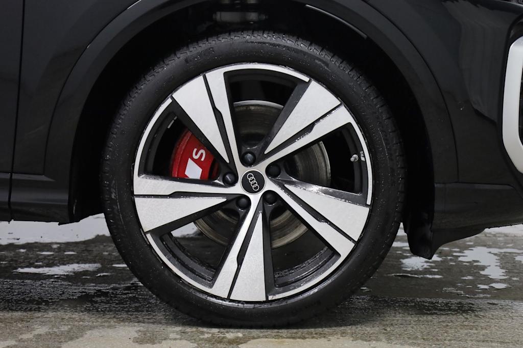 Thumbnail: 2025 Audi SQ5 - 25