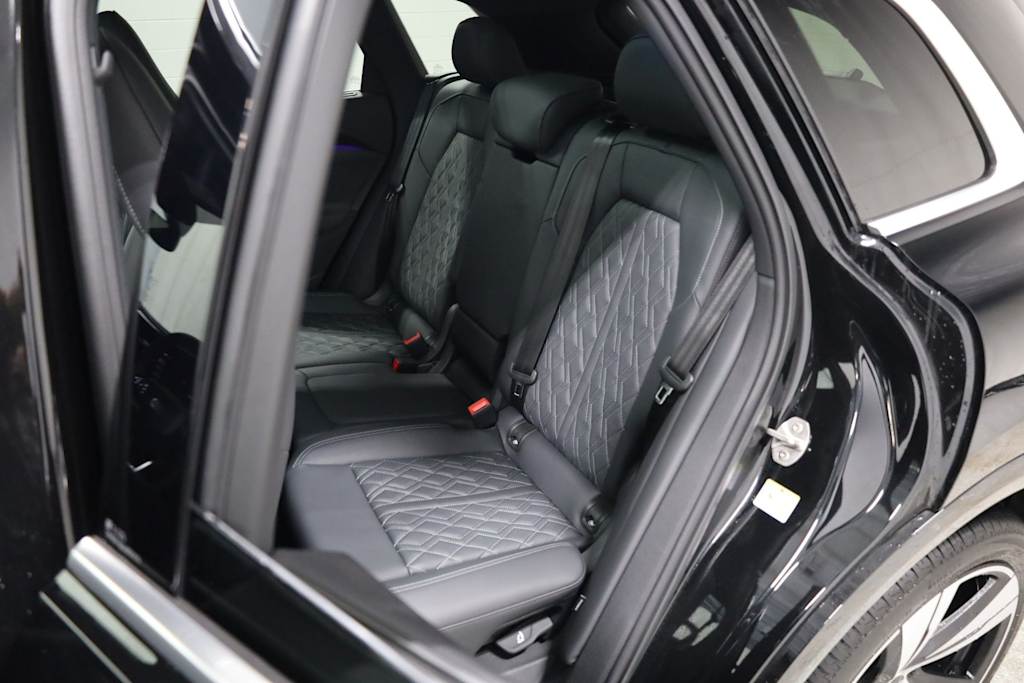 Thumbnail: 2025 Audi SQ5 - 13