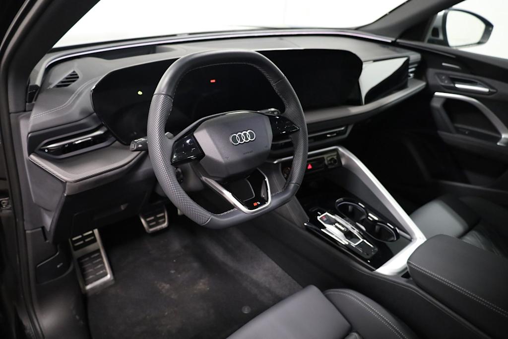 Thumbnail: 2025 Audi SQ5 - 2