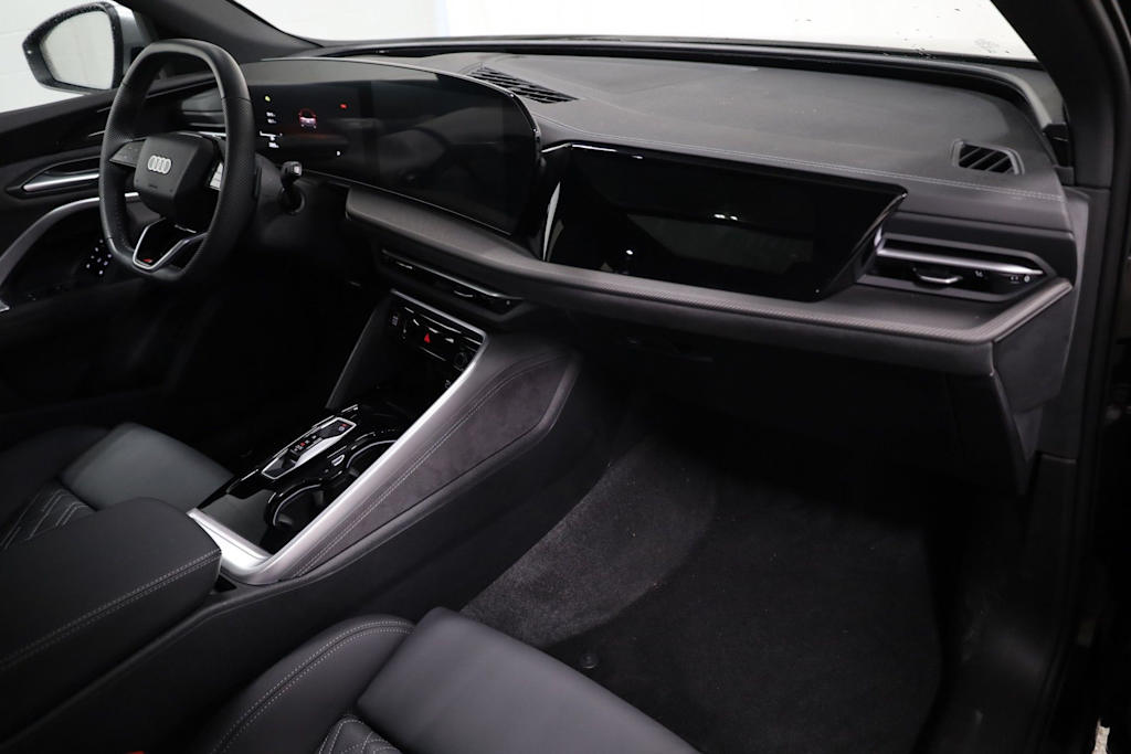 Thumbnail: 2025 Audi SQ5 - 10