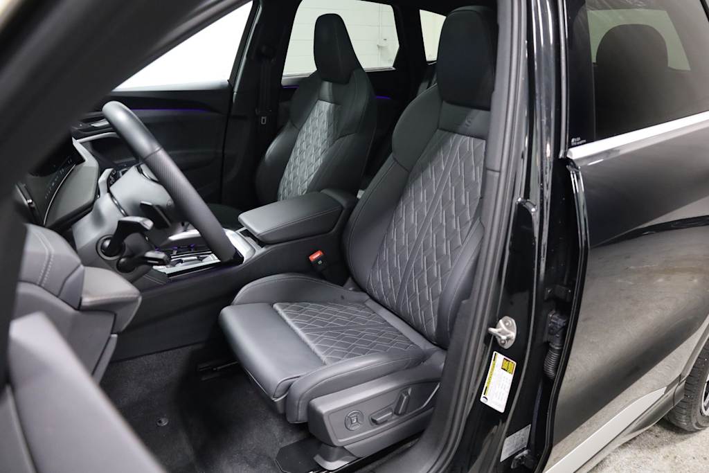 Thumbnail: 2025 Audi SQ5 - 11
