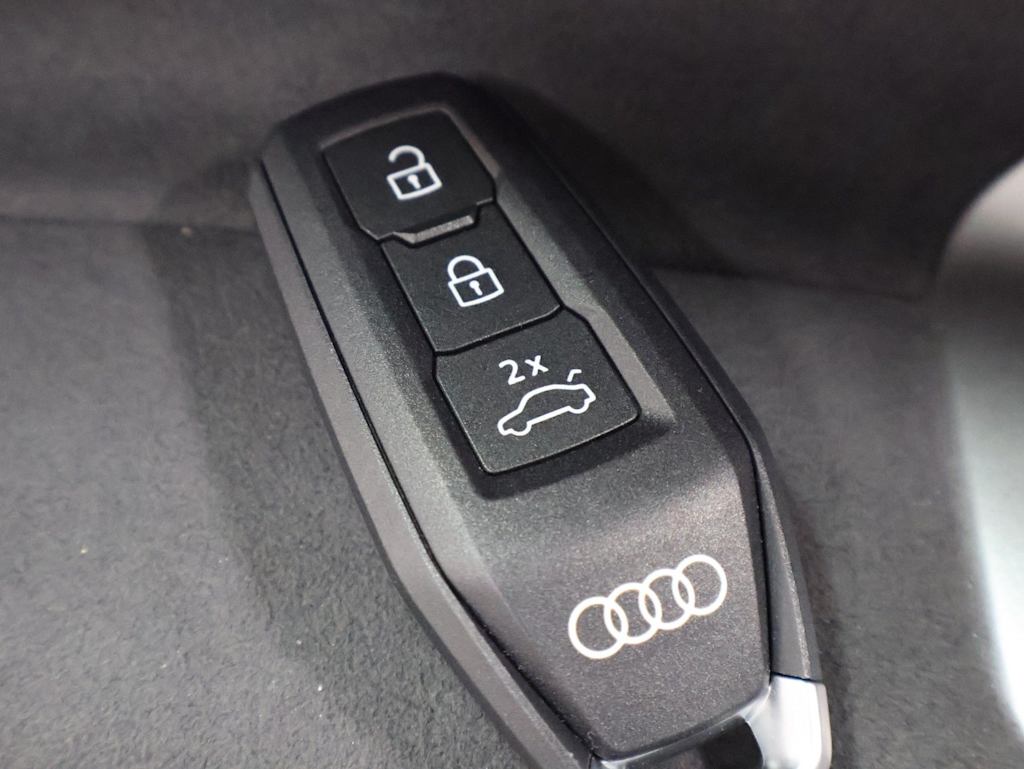 Thumbnail: 2026 Audi SQ5 - 41
