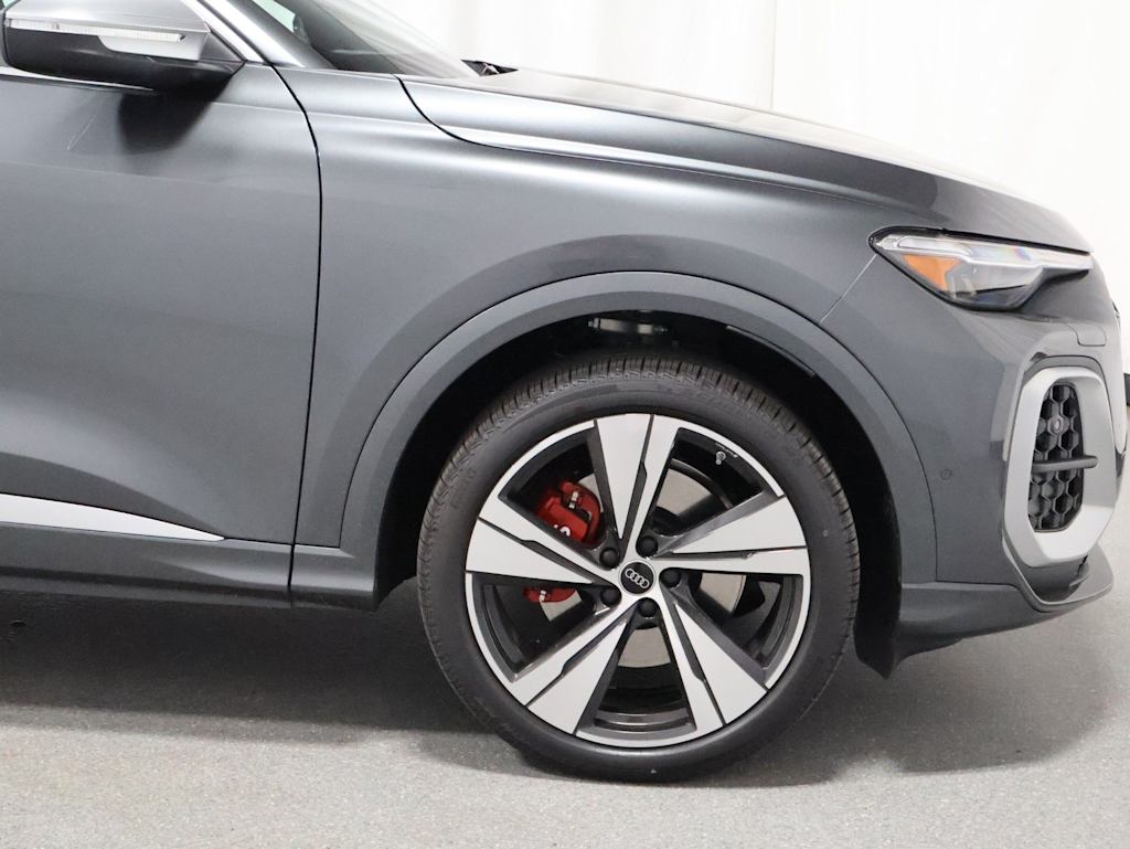 Thumbnail: 2026 Audi SQ5 - 8