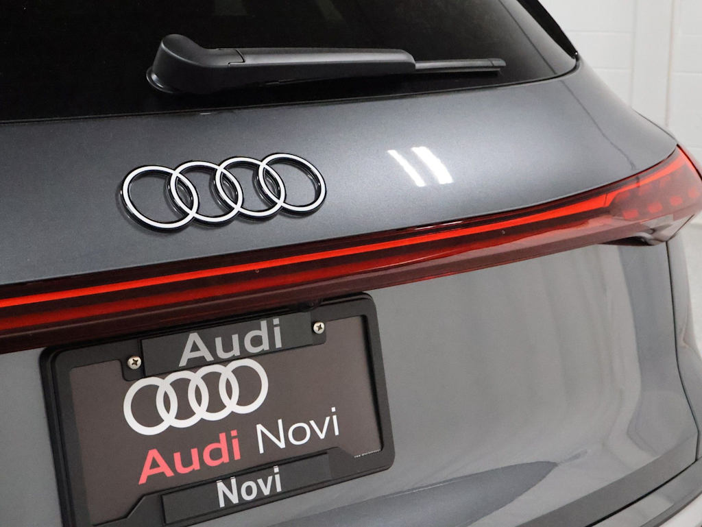 Thumbnail: 2026 Audi SQ5 - 16