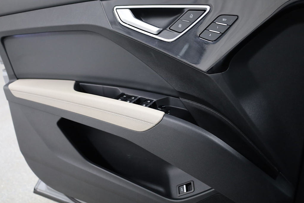 Thumbnail: 2023 Audi Q4 e-tron - 27