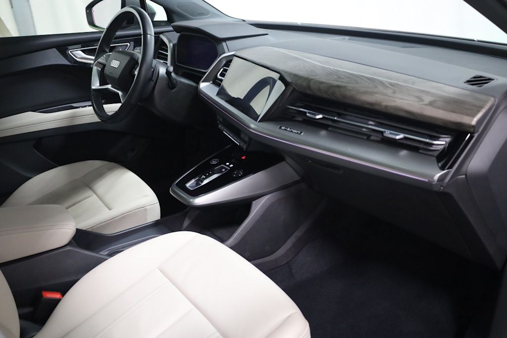 Thumbnail: 2023 Audi Q4 e-tron - 10