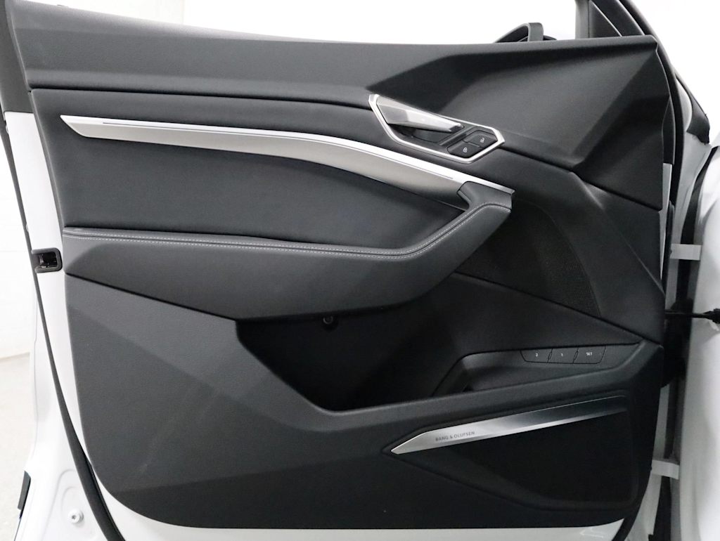 Thumbnail: 2024 Audi Q8 e-tron - 27