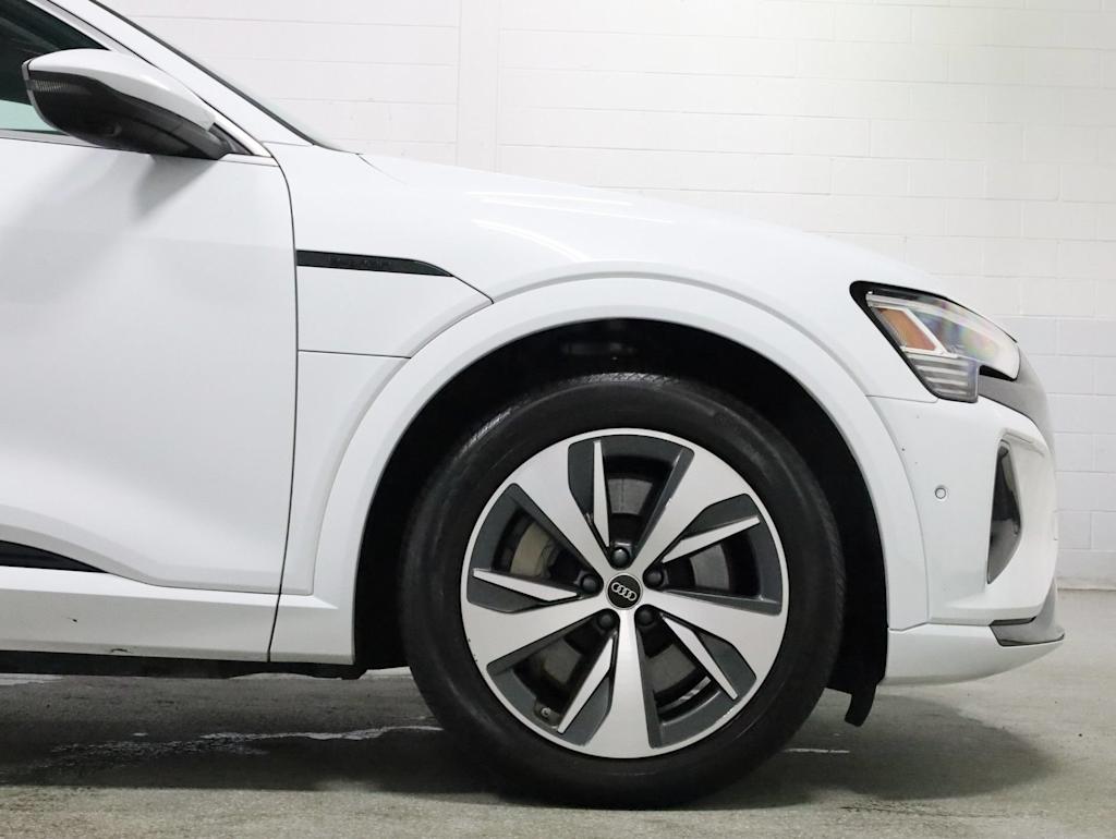 Thumbnail: 2024 Audi Q8 e-tron - 8