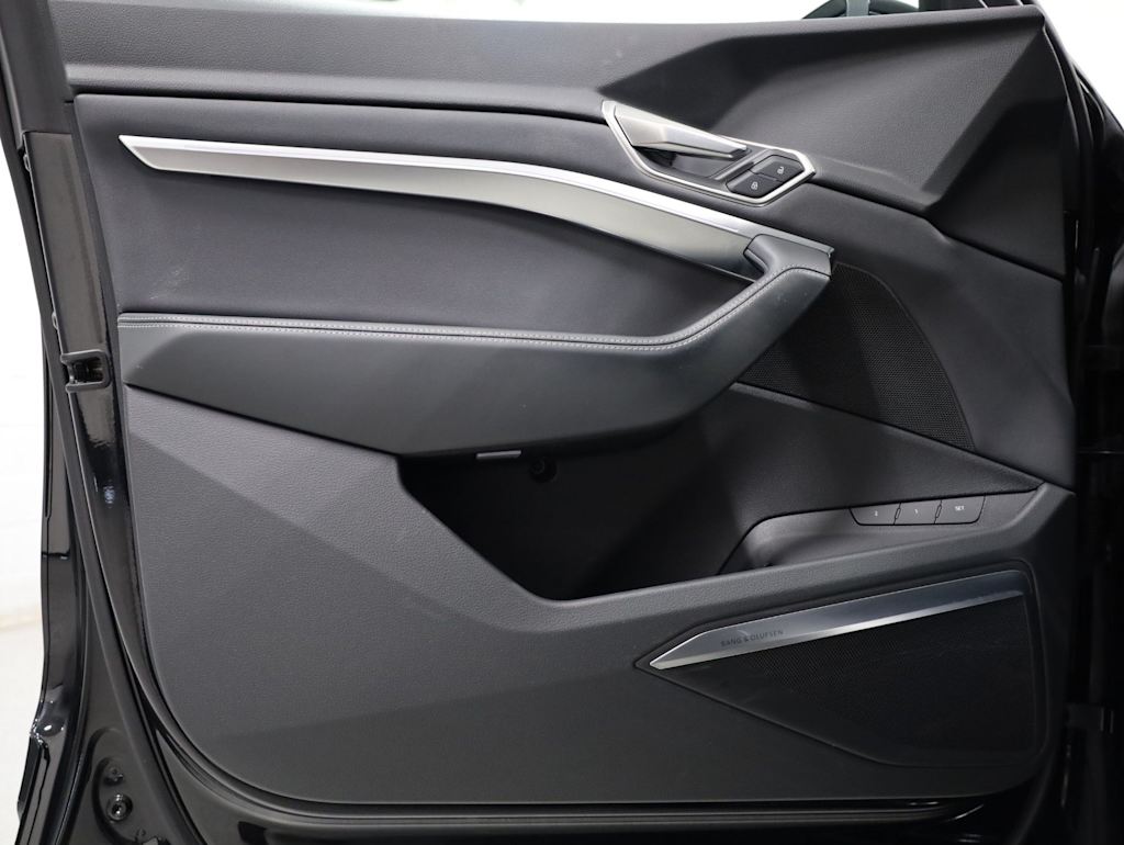 Thumbnail: 2024 Audi Q8 e-tron - 25