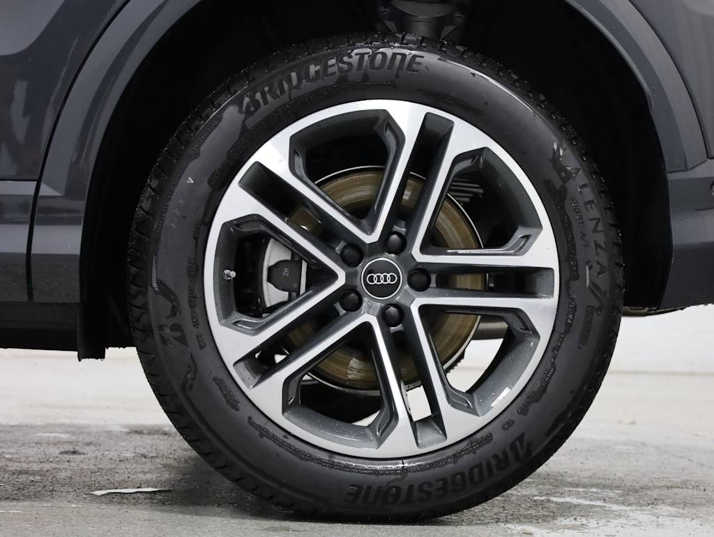 Thumbnail: 2026 Audi Q3 - 41