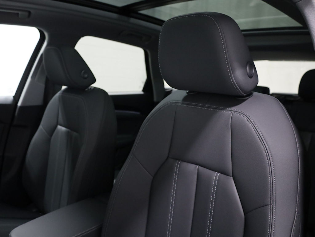 Thumbnail: 2026 Audi Q3 - 12